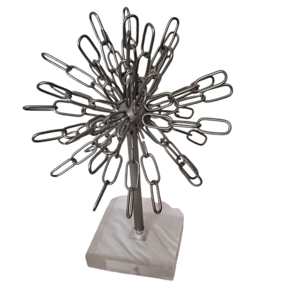 DecMode Round Silver Metal Chain Star On Acrylic Base, 8